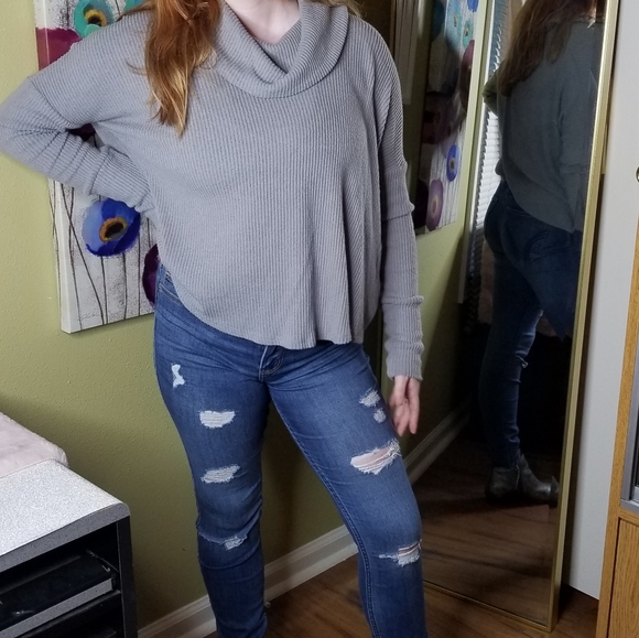 Hollister Distressed Jeans - Picture 3 of 12
